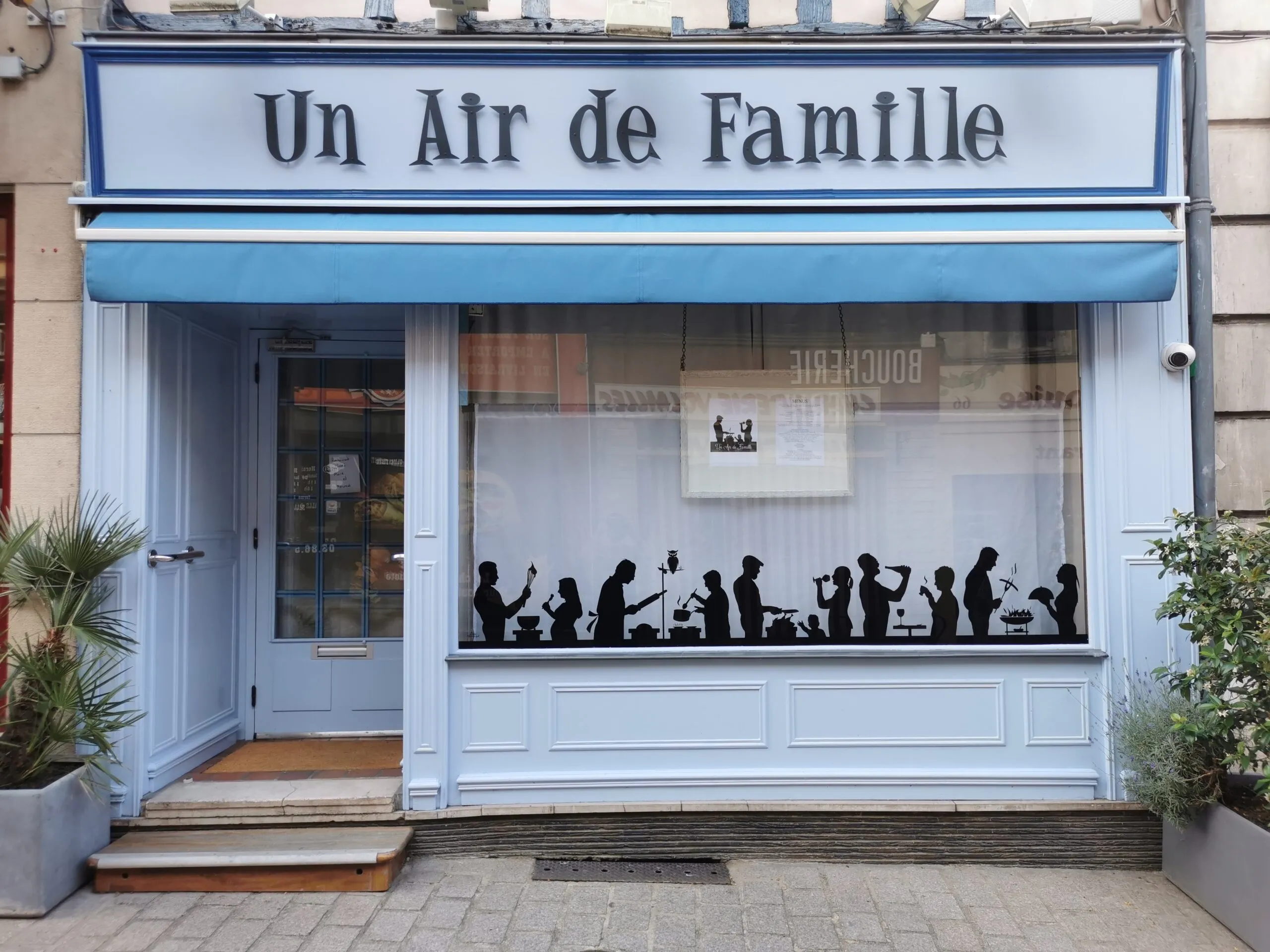 Devanture du restaurant Un air de famille, 55 rue Joubert à Auxerre